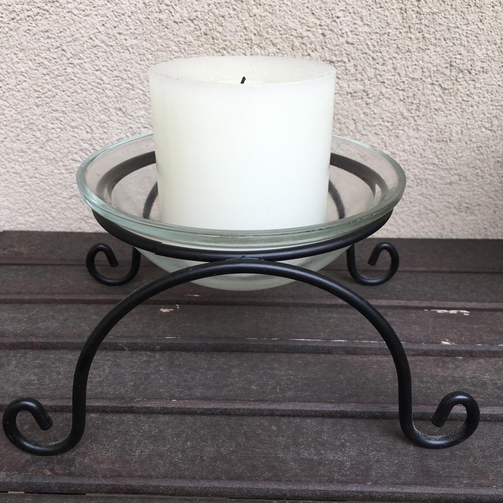 Wrought iron candle or potpourri holder Black